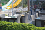 Комфортни и стилни столове от ратан за ресторанти